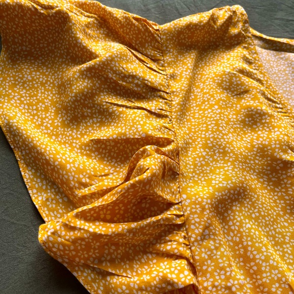 ❣️SOLD❣️ Yellow Floral Sun Dress - Picture 4 of 9